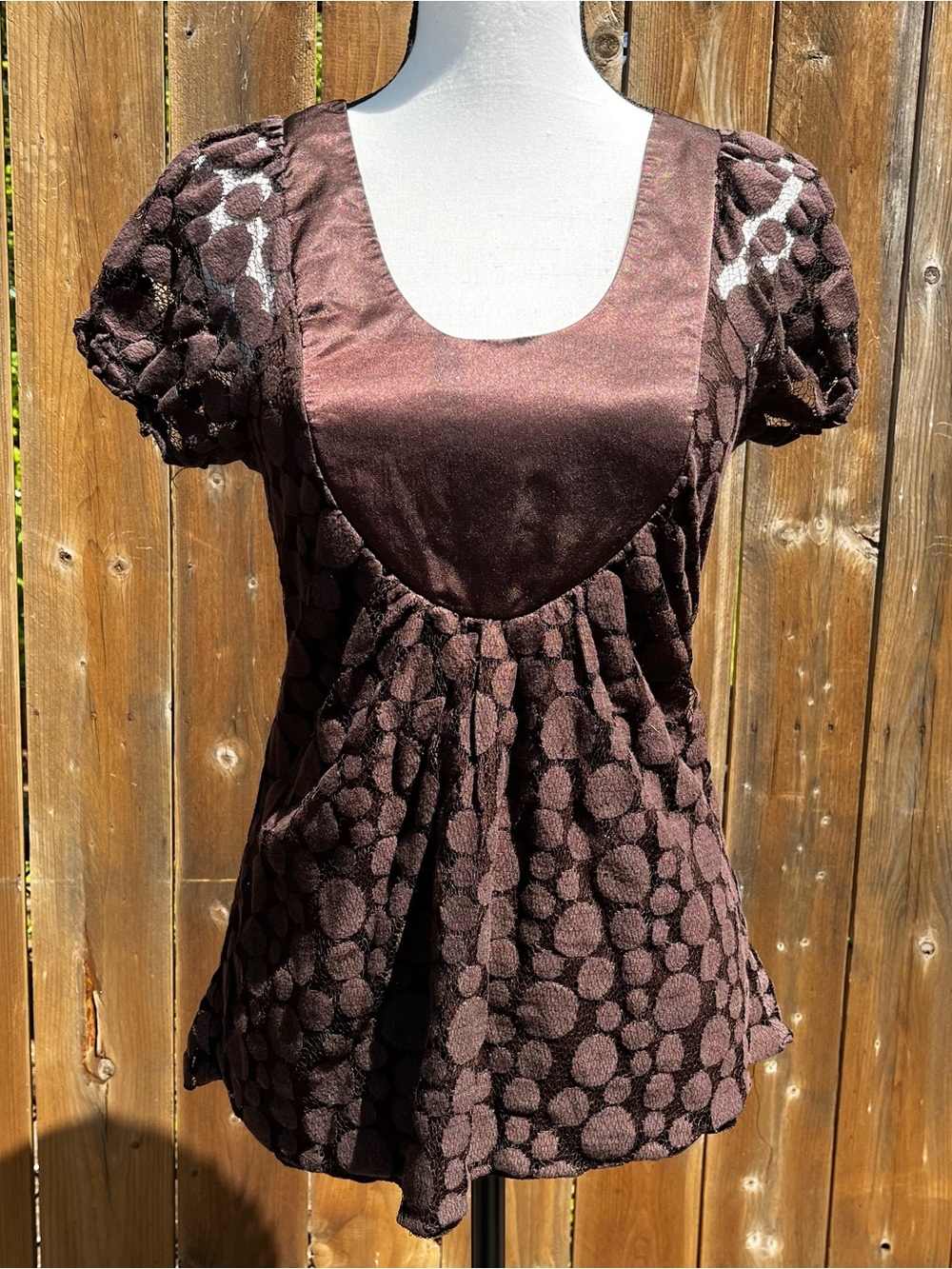 Sold Y2K Charlotte Russe Brown Circle Textured Puff-Sleeve Women’s Top
